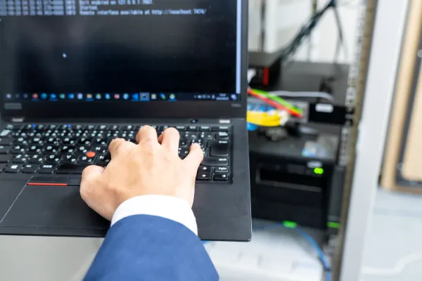 システム保守作業の様子